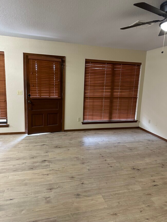 9105 Stonegate Townhome Townhome Rental in Midwest City OK