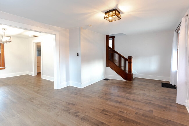 Photo - 425 E Howard St