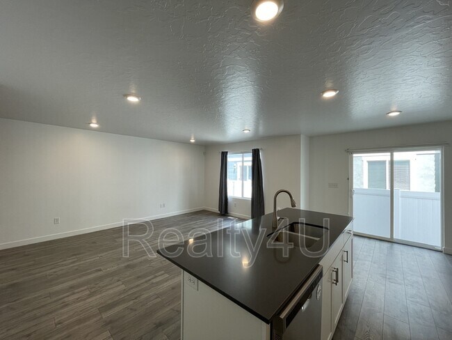 Photo - 1088 Waterway Ln