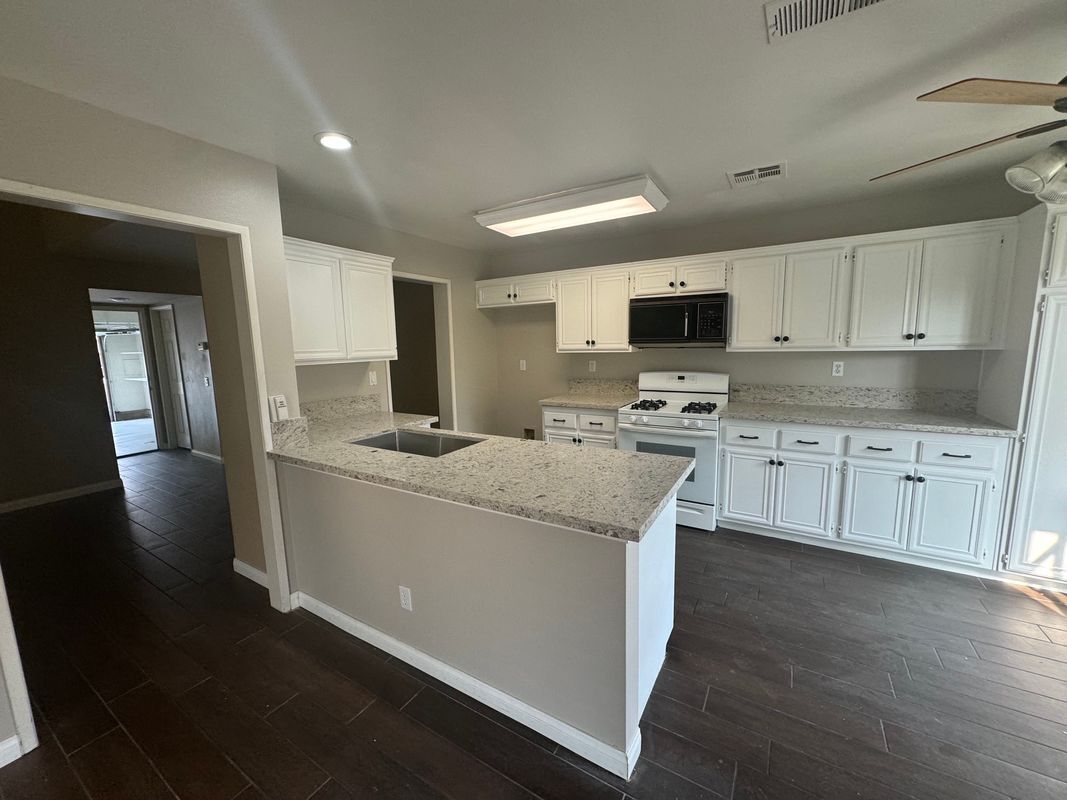 Photo - 10533 Oakdale Dr