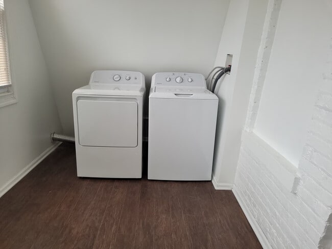 Building Photo - 5146 W Wellington Ave Unit #2 Rental