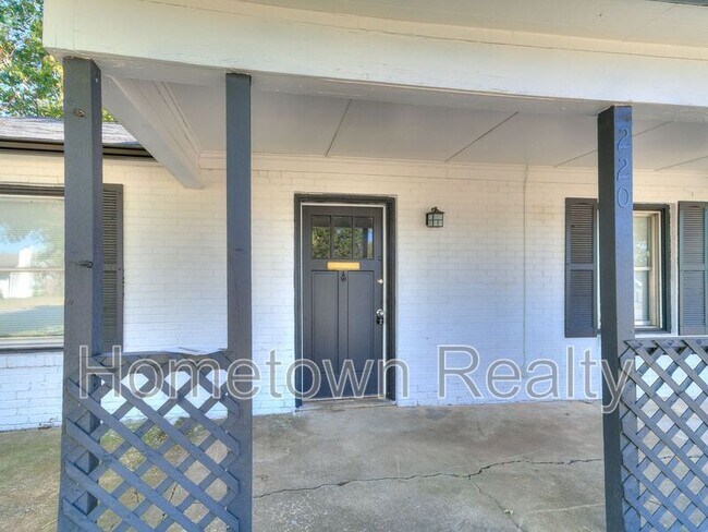 Photo - 220 E Jacobs Dr