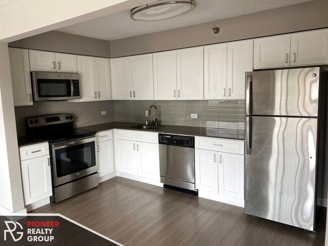 Photo - 2555 N Clark St Unit 301