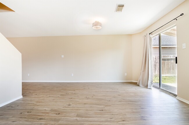 Photo - 7850 Maverick Trace Ln