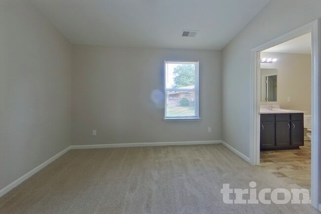 Photo - 206 Churchill Dr