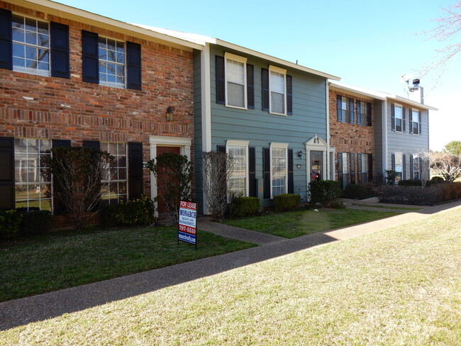 Photo - 2 Bedroom 1.5 bath Townhome $300 off 1st Month Special