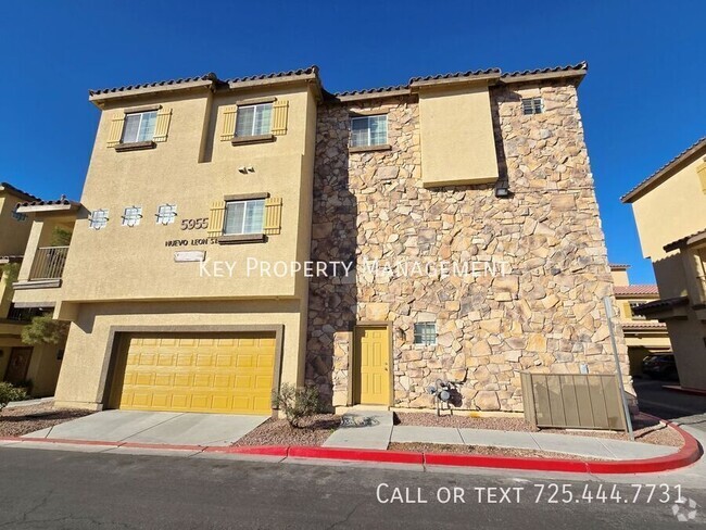 Building Photo - 3 bedroom, 2.5 bathroom townhouse with 2 c... Unit #1