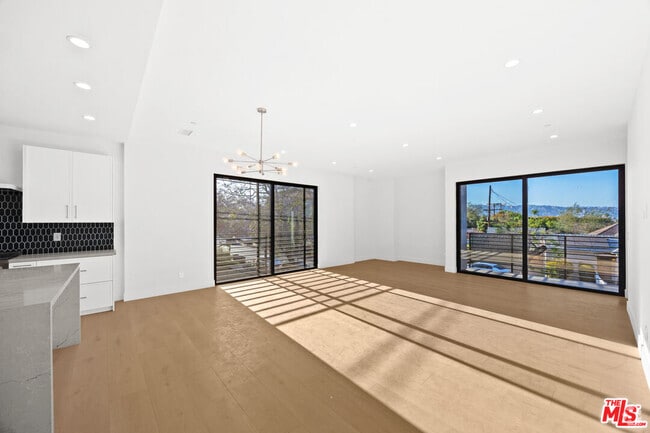 Building Photo - 8902 Sawyer St Rental
