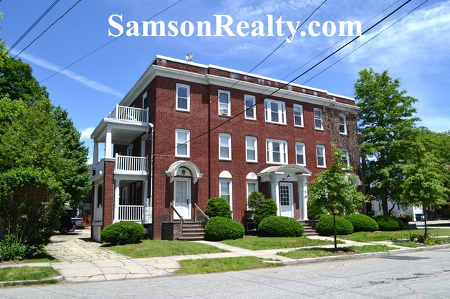 Building Photo - 136 Irving Ave Unit 4