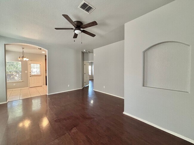 Photo - 6631 Hartnet Fields