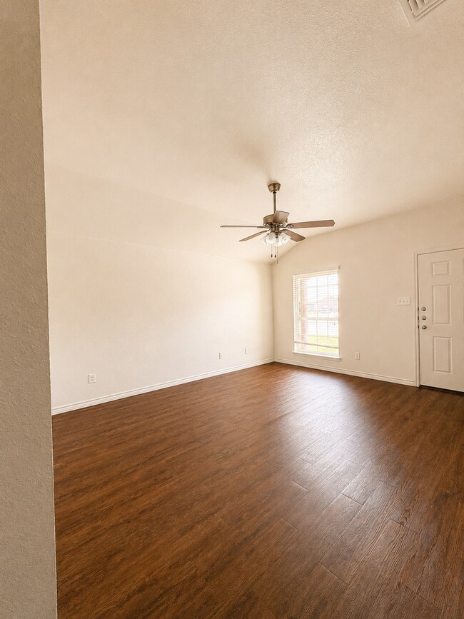 Photo - 1529 Justin Lp Unit B