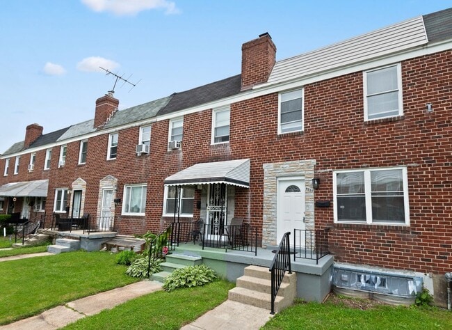 Photo - 4937 Schaub Ave Townhome