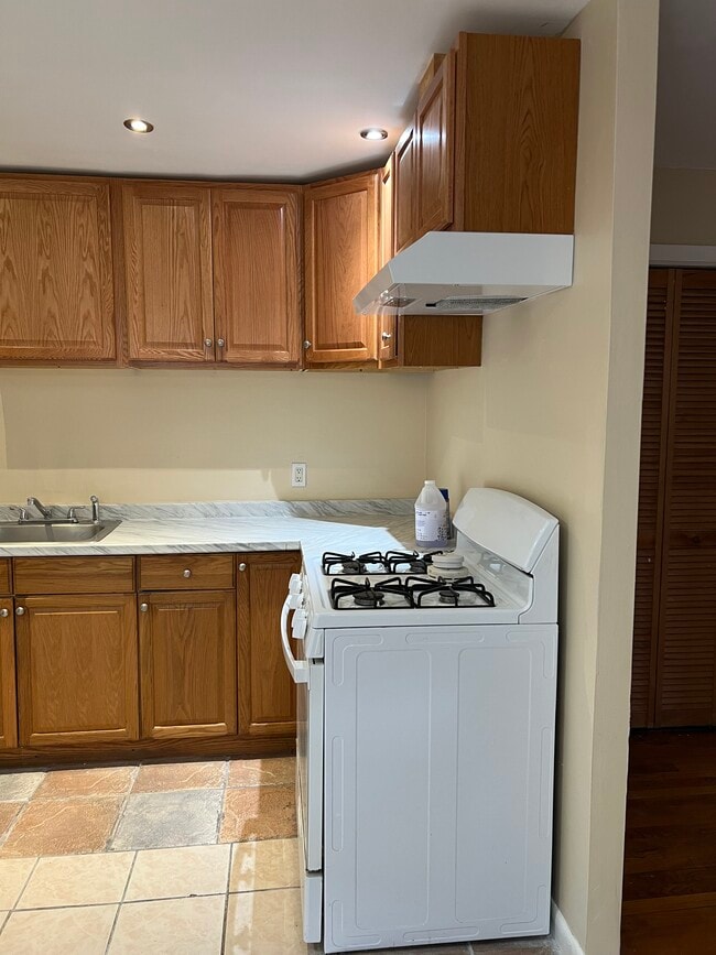 Photo - 119 Dupont Pl