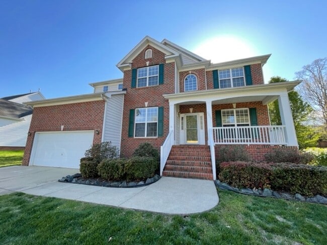 Building Photo - Amazing Hillsborough Home!
