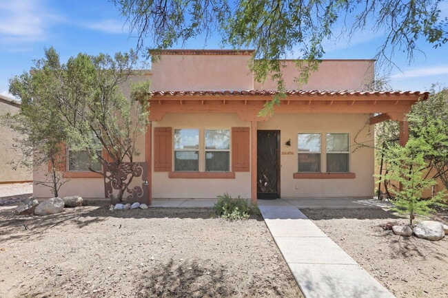 Building Photo - "Charming 3-Bed, 2-Bath Oasis in Tucson – Spacious 1717 Sq Ft Gem!"