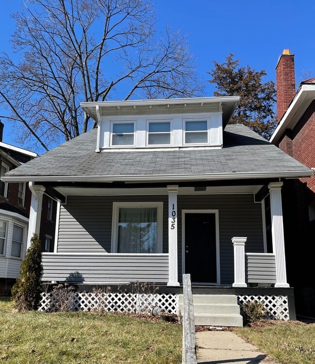 Building Photo - Great 2 BR with detached 2-car garage Rental