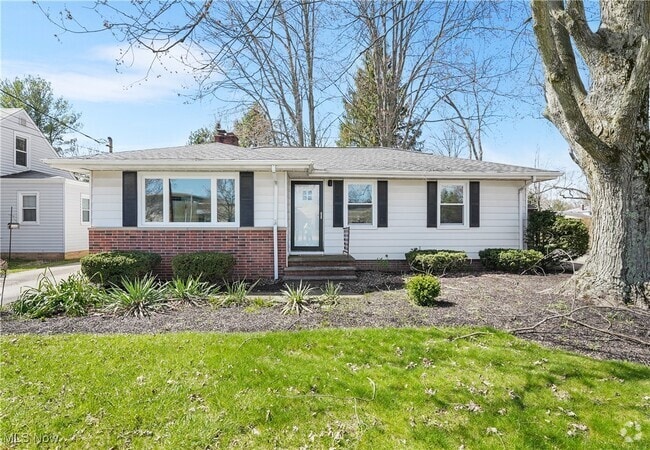 Building Photo - 6540 SOM Center Road Rental