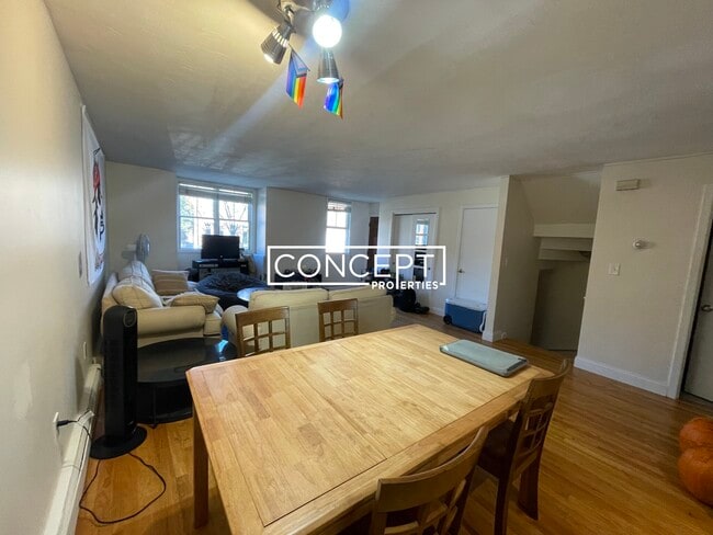 Photo - 1430 Tremont St