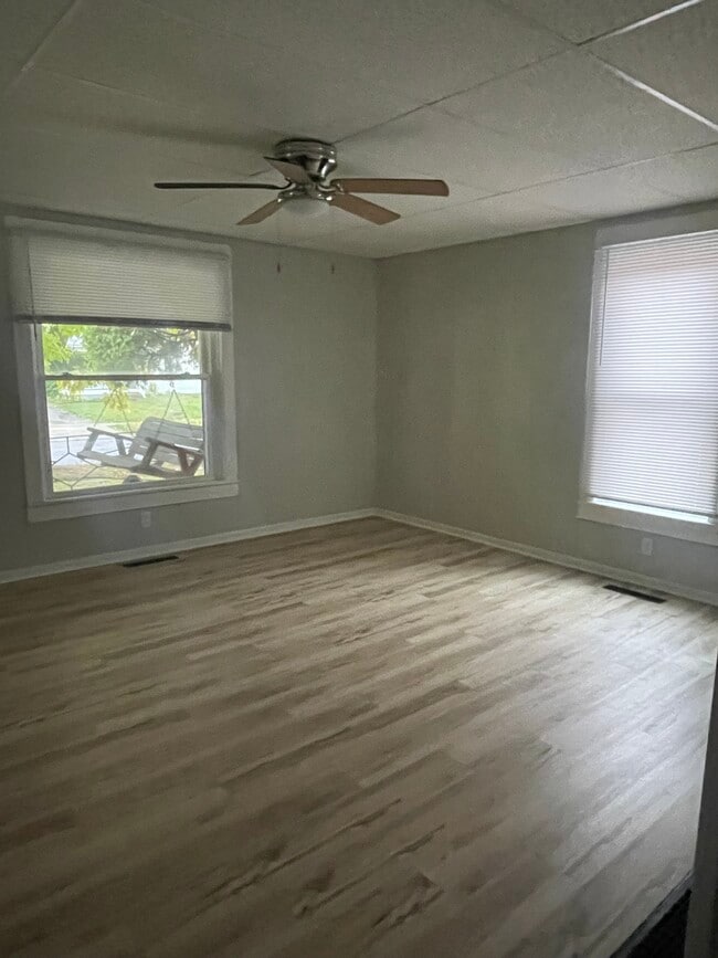 LIVING ROOM - 838 N Elizabeth St Unit 838