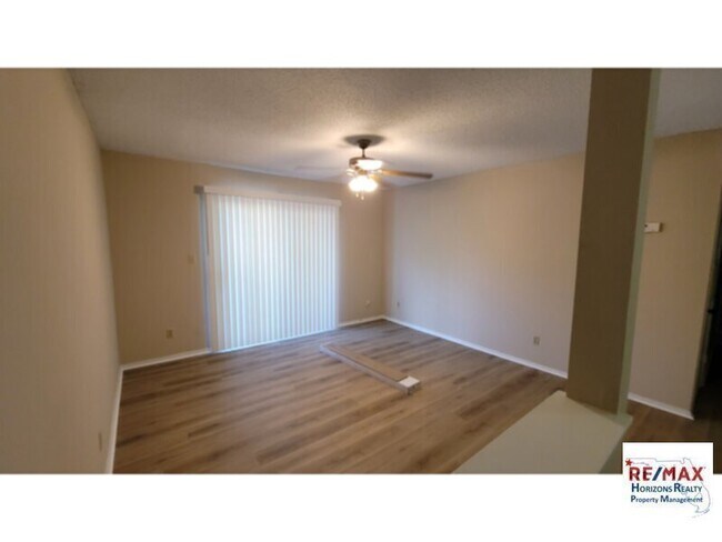 Photo - Wonderful totally remodeled condo with **POOL**
