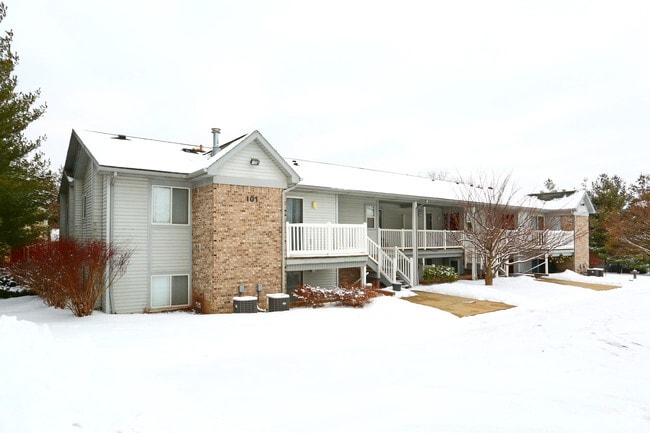 White Pines of DeWitt - White Pines of DeWitt Apartments
