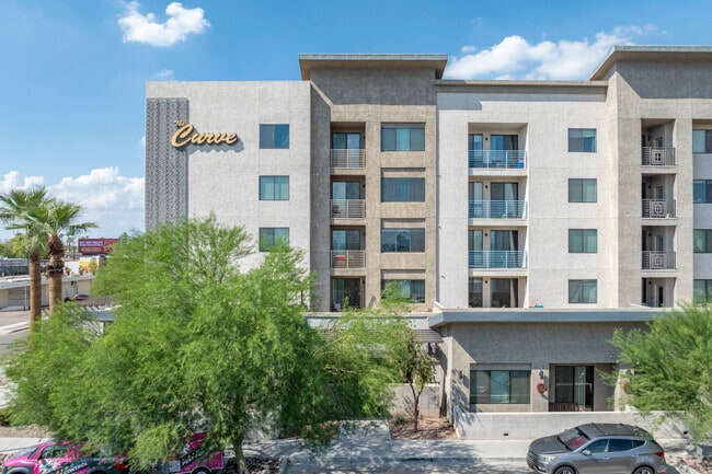 Photo - Curve at Melrose