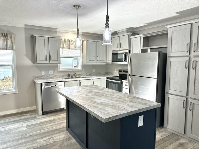 Building Photo - Single Family 3 Bedroom House for Rent @ H...