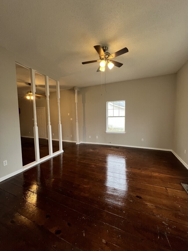 Photo - 122 Tuxedo Dr