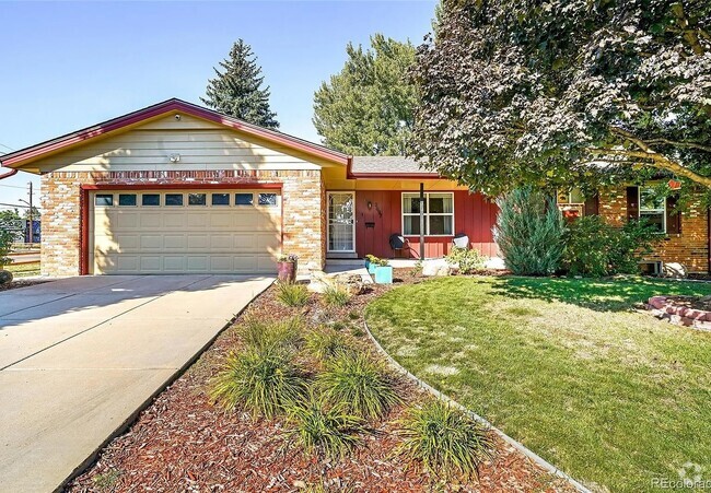 Building Photo - Gorgeous 4 bedroom modern home in Holly Hills