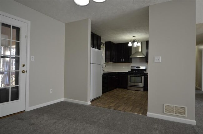 Photo - 140 Stewart Dr