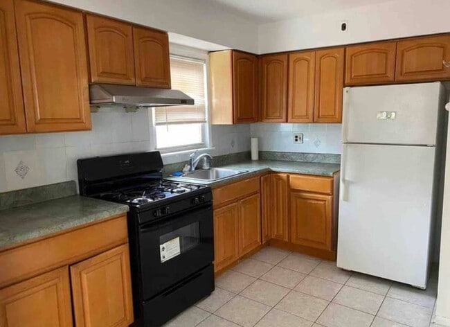 Photo - 71-61-61170 170th St