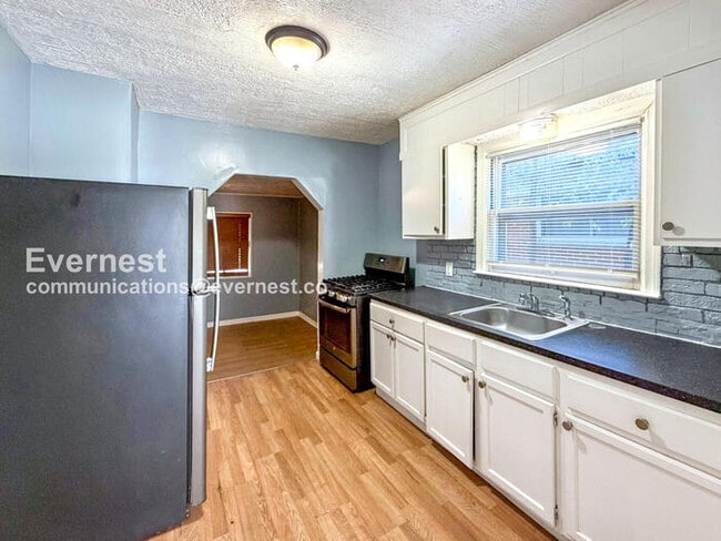 Photo - 18251 Brady St