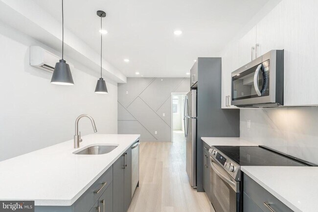 Photo - 2139 N 7th St