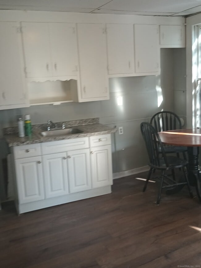 Photo - 198 S Main St