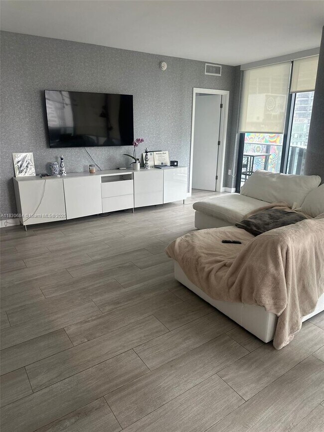 Photo - 45 SW 9th St Unidad 1906 Rental