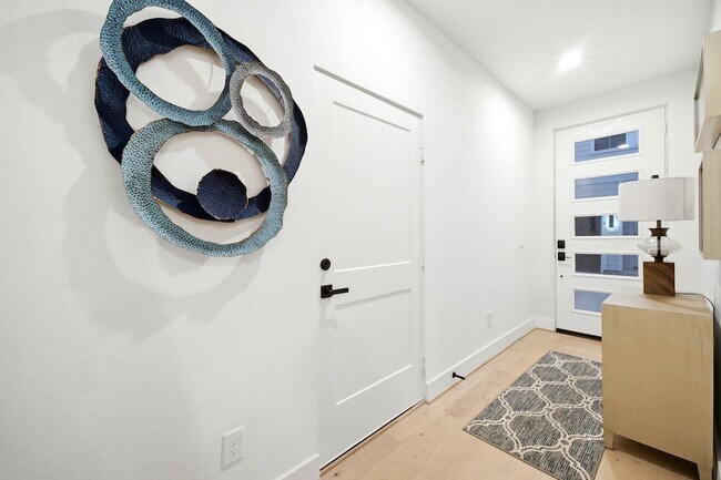 2212 Lou Ellen Ln
