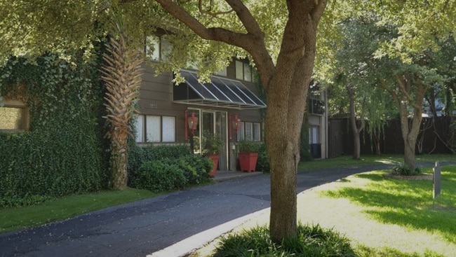 Building Photo - Drake