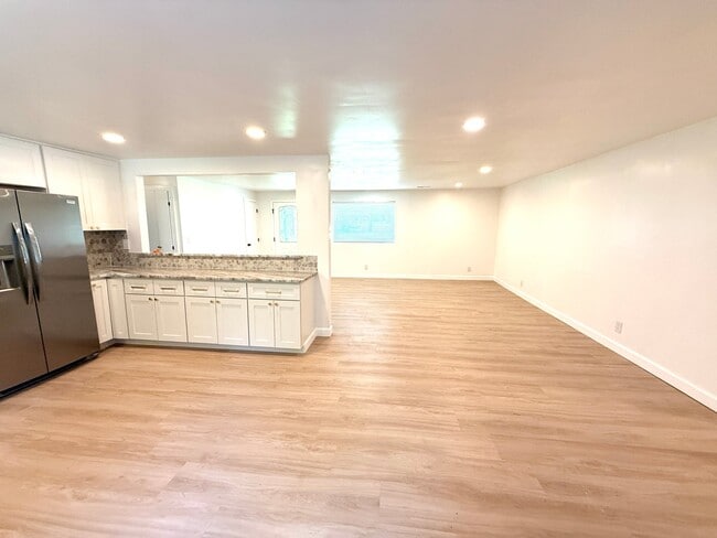 Photo - 2120-231w US-31W