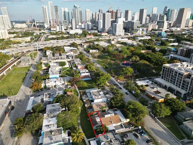 Photo - 617 NW 10th St