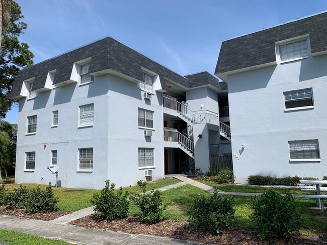 Building Photo - 1 Bed/1 Bath - Unit 206