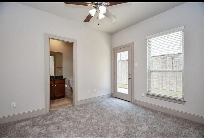 Photo - 2908 Leeland St