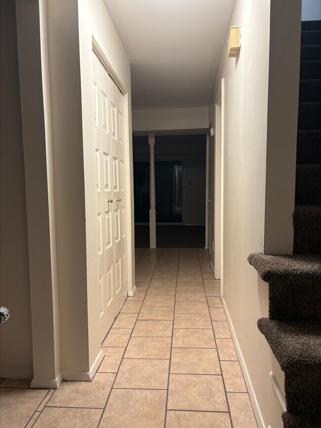 Pasillo - 47 Vinway Ct