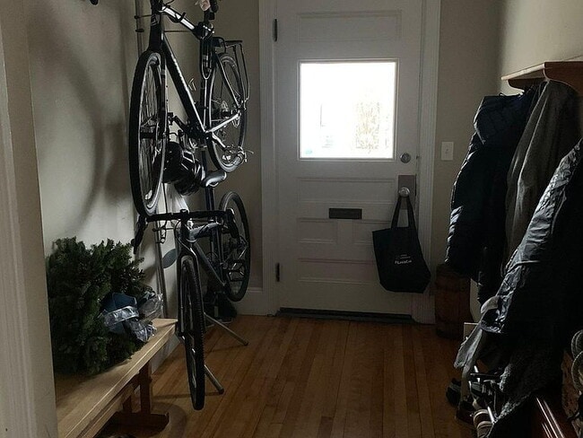 Photo - "Charming 3-Bed, 2-Bath Gem in Portland's Heart – Spacious 1350 Sq Ft Living!"