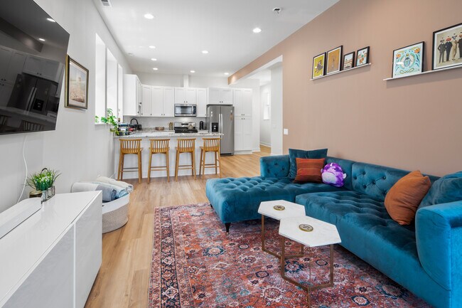 Photo - 824 N Maplewood Ave Unit 2