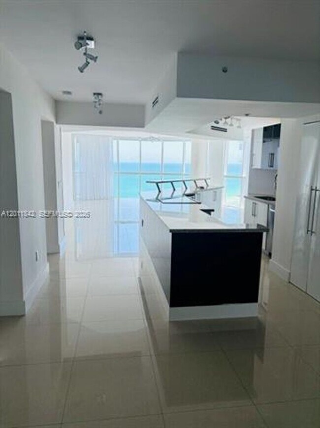 Photo - 6301 Collins Ave Unidad 6301 Collins Ave # 2203
