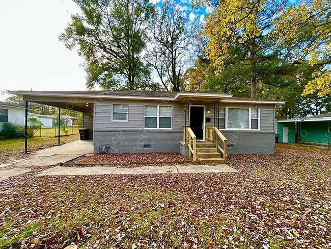 Building Photo - 713 Brewer St