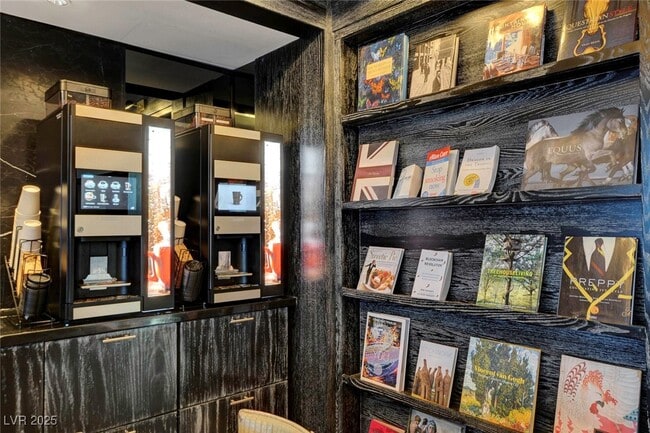 Building Photo - 4471 Dean Martin Dr Unit 1807