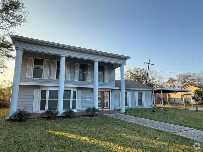 Building Photo - 3275 Redwood Dr Rental