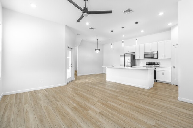 Photo - 2604 Kerria Ave