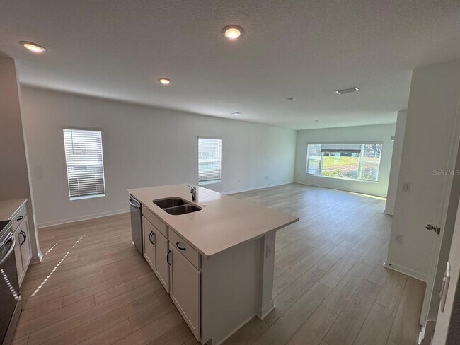 Photo - 466 Thompson Vlg Ave